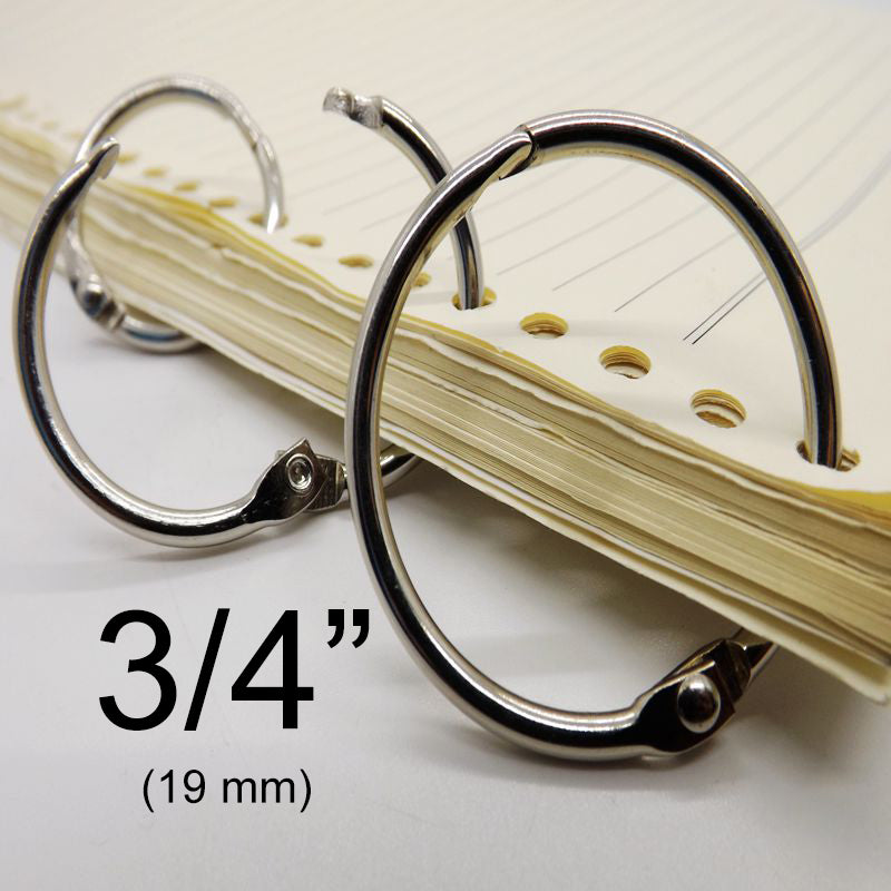 Argollas abatibles articuladas metálicas con bisagra de perno remachado en acabado niquelado (plateado). Medida de 19 mm de diámetro interior, ideal para carpetas, agendas, menús, publicaciones impresas, carteles colgantes y gráficos. Capacidad para almacenar 150 hojas. Argollas abatibles articuladas metálicas con bisagra de perno remachado en acabado niquelado (plateado). Medida de 19 mm de diámetro interior, ideal para carpetas, agendas, menús, publicaciones impresas, carteles colgantes y gráficos. Capacidad para almacenar 150 hojas.